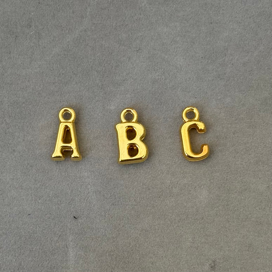 Charm Lettera Gold